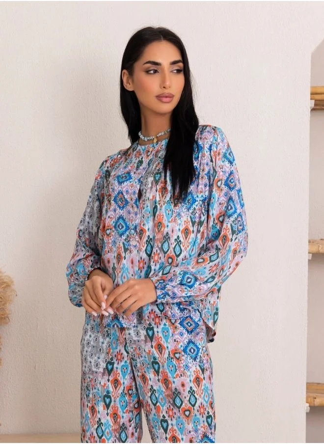 ذاتس ماي جال قميص مطرز باللون الأزرق بنقش الإيكات