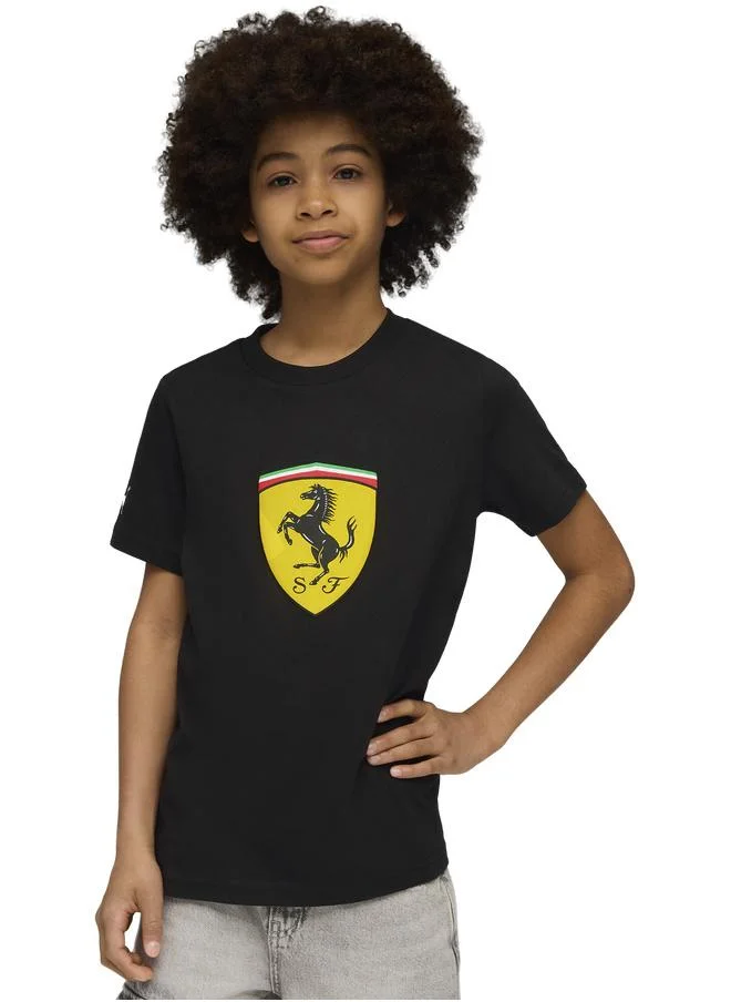 بوما تيشرت Scuderia Ferrari Sportswear مزين بدرع ملون كبير للشباب