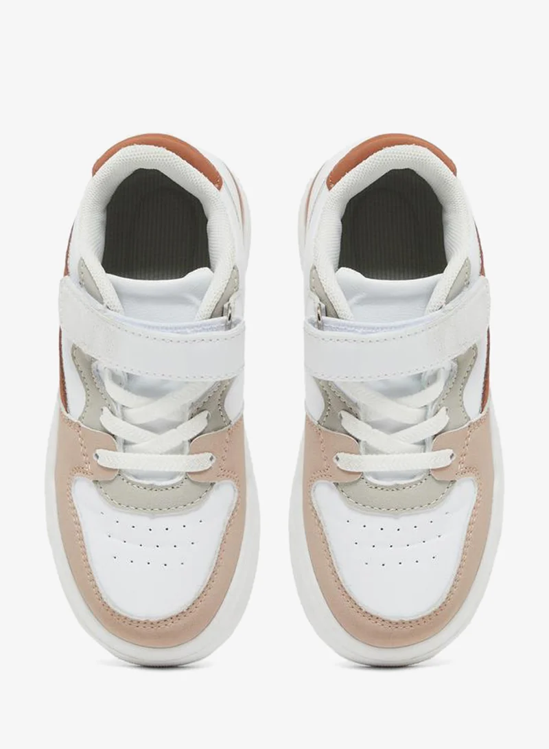 ستايلي اكتيف سنيكرز بلوك ملون بإغلاق لاصق