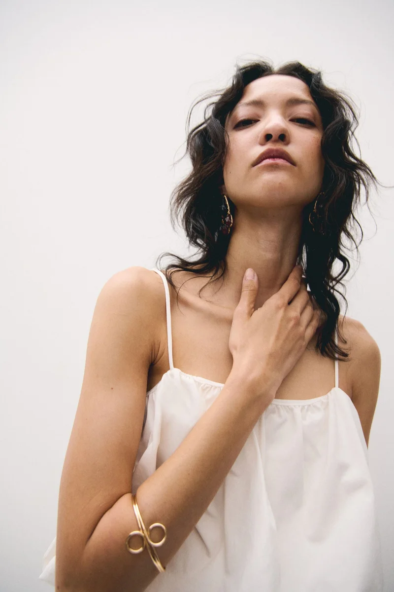 اتش اند ام سوار بتصميم أصفاد