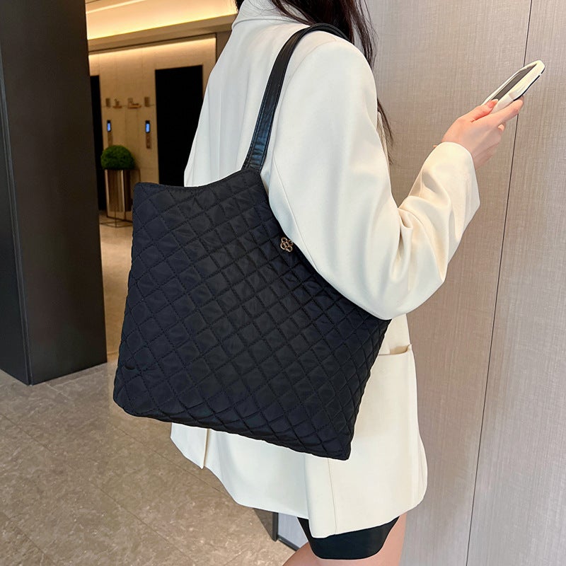 Korean Style Large Capacity Tote Bag New Casual Commuter Shoulder Bag Fashion Rhombus Embroidery Thread Handbag - Image 4