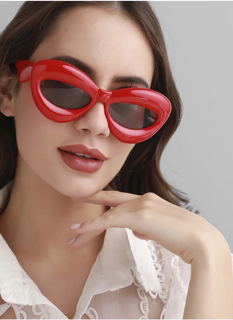 صوص هاوت Haute Sauce Women's Solid Cateye Sunglasses - Red Frame | Black Polycarbonate Lens For Casual Wear | One-Size | Full Rim Polarized Lens | Polycaronate Sunglass For Everyday Wear
