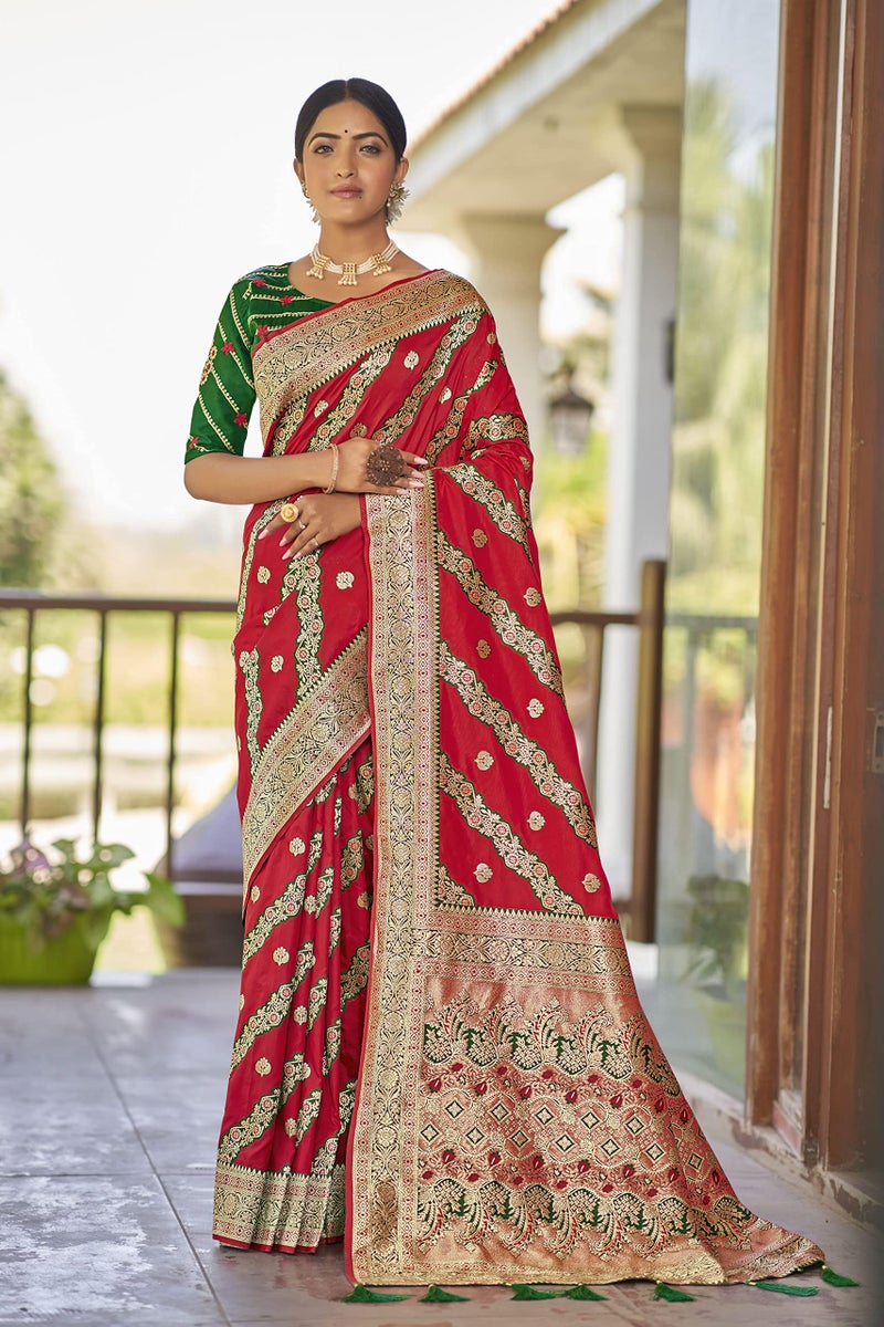 MANOHARI Most Trendy Banarasi Silk Woven Pattern Jacquard Work Saree for Women_MN1722, Red - Image 2