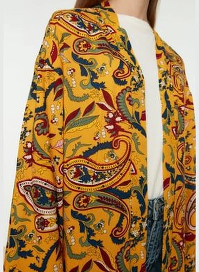 trendyol Yellow Paisley Patterned Viscose Kimono & Kaftan TCTSS21KK0004