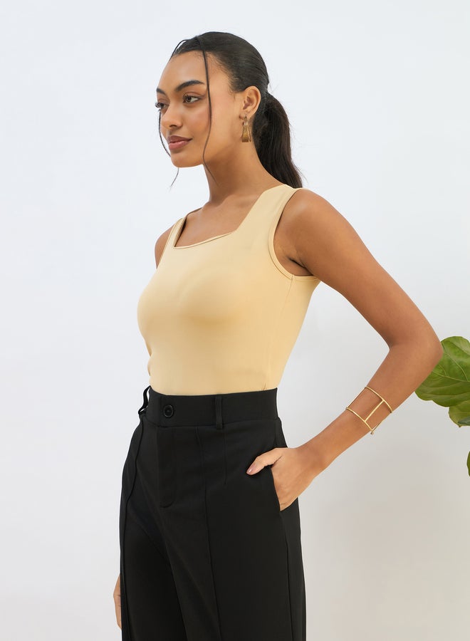 ساسافراس بودي سوت نسائي بدون أكمام لون بيج من ساسافراس - Image 3