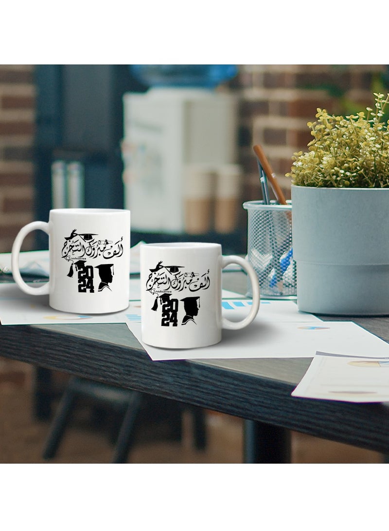 حكاية شمعة مج من السيراميك بطبعة تصميم "الف مبروك التخرج" بلون أبيض - Image 1