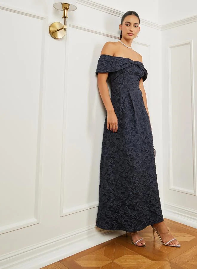 ستايلي فستان طويل جاكار بنقشة الزهور بأكتاف مكشوفة