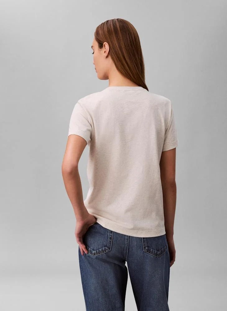 كالفن كلاين جينز تيشيرت بياقة دائرية وشعار