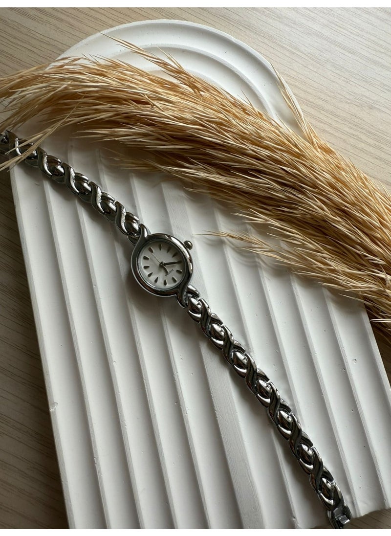 QUARTZ Retro Minimal Straw Strap Vintage Women's Wristwatch Beaded Model Silver  - Image 3