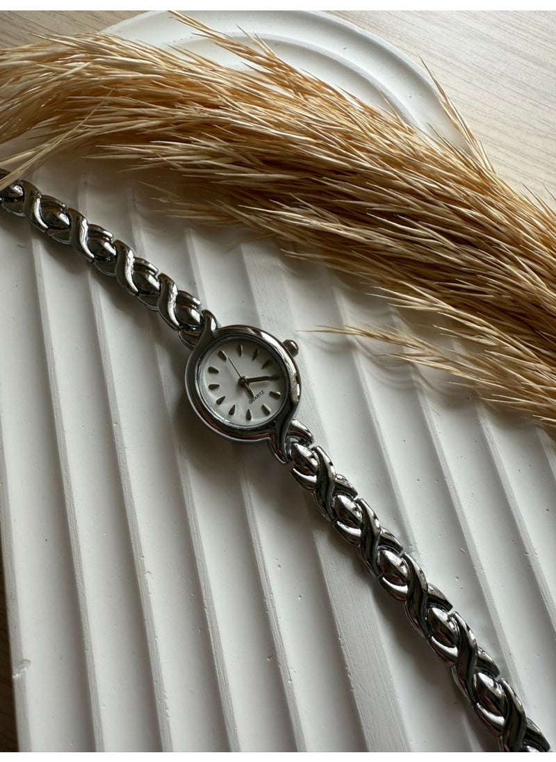 QUARTZ Retro Minimal Straw Strap Vintage Women's Wristwatch Beaded Model Silver  - Image 1