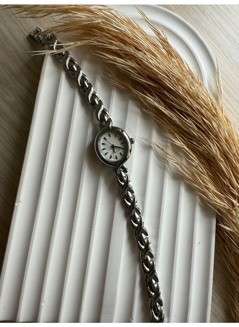QUARTZ Retro Minimal Straw Strap Vintage Women's Wristwatch Beaded Model Silver  - Image 4