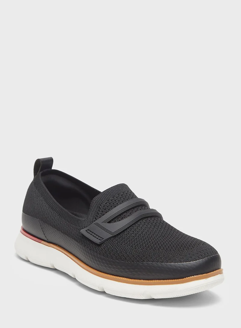 Le Confort Casual Low Top Sneakers