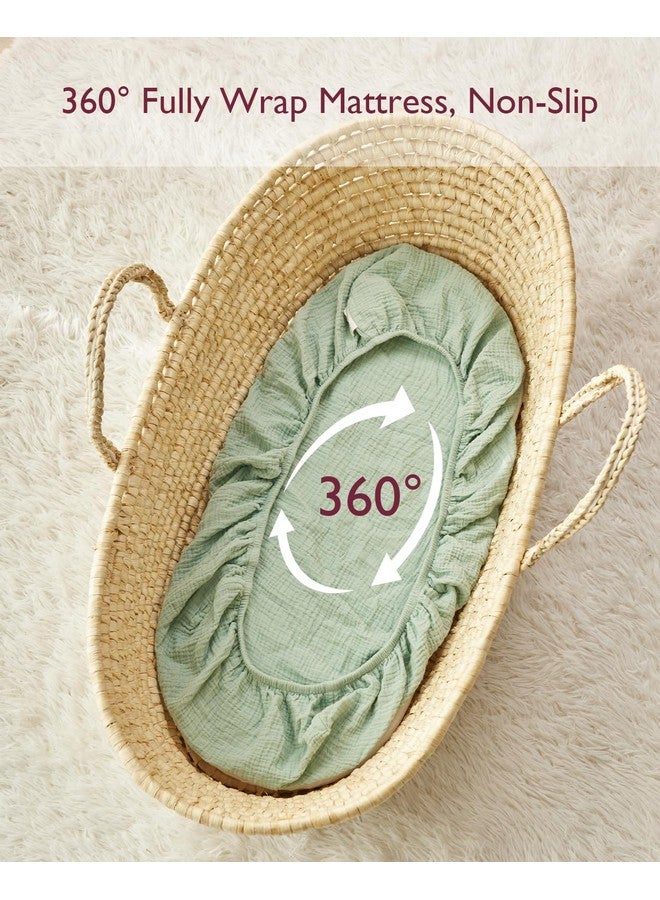 مام كوزي ملاءة سرير أطفال من Momcozy Muslin Fitted Bassinet، قطعتان من ملاءة مرتبة سرير الأطفال الناعمة القابلة للتنفس مقاس 32 بوصة × 16 بوصة، ملاءة سرير محايدة مانعة للانزلاق للأولاد والبنات، صغيرة، باللونين الأخضر والرمادي  - Image 5