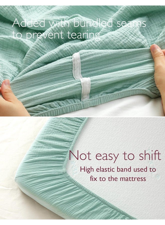 مام كوزي ملاءة سرير أطفال من Momcozy Muslin Fitted Bassinet، قطعتان من ملاءة مرتبة سرير الأطفال الناعمة القابلة للتنفس مقاس 32 بوصة × 16 بوصة، ملاءة سرير محايدة مانعة للانزلاق للأولاد والبنات، صغيرة، باللونين الأخضر والرمادي  - Image 3