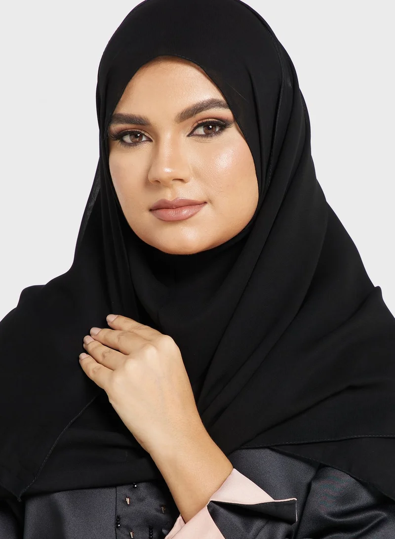 خزانة عباية مزينة بخرز