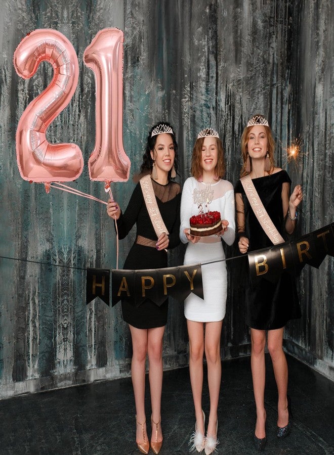 YeohJoy زينة عيد ميلادها الحادي والعشرين، تشمل وشاحًا وتاجًا، وزينة للكيك وشموعًا، وبالونات على شكل أرقام، وهدايا مميزة لها في هذا العمر. - Image 3