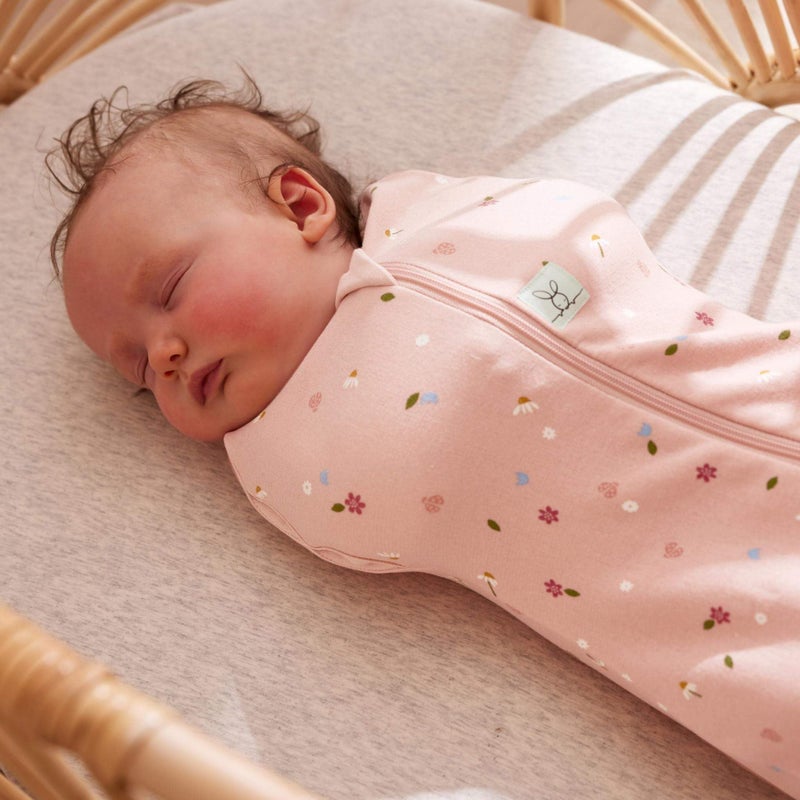 ergoPouch 1.0 tog Baby Sleep Sack 3-6 Months - Baby Sleeping Sack for Warm & Cozy Nights - Cocoon Swaddle Sack Baby Keeps Calm & Relaxed - Baby Sleeping Bag Regulate Body Temperature (Daisies) - Image 2