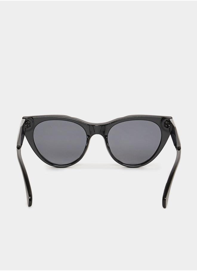 Styli Solid Cat Eye Sunglasses  - Image 4