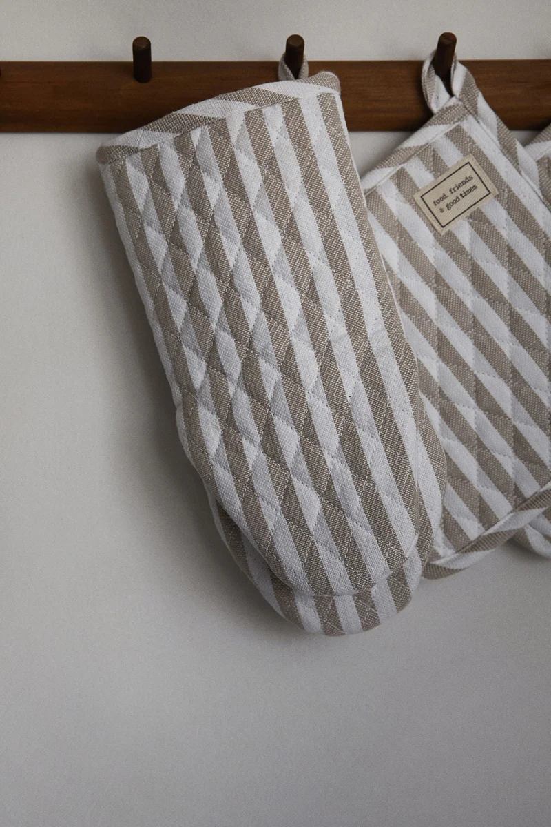 H&M Striped oven glove