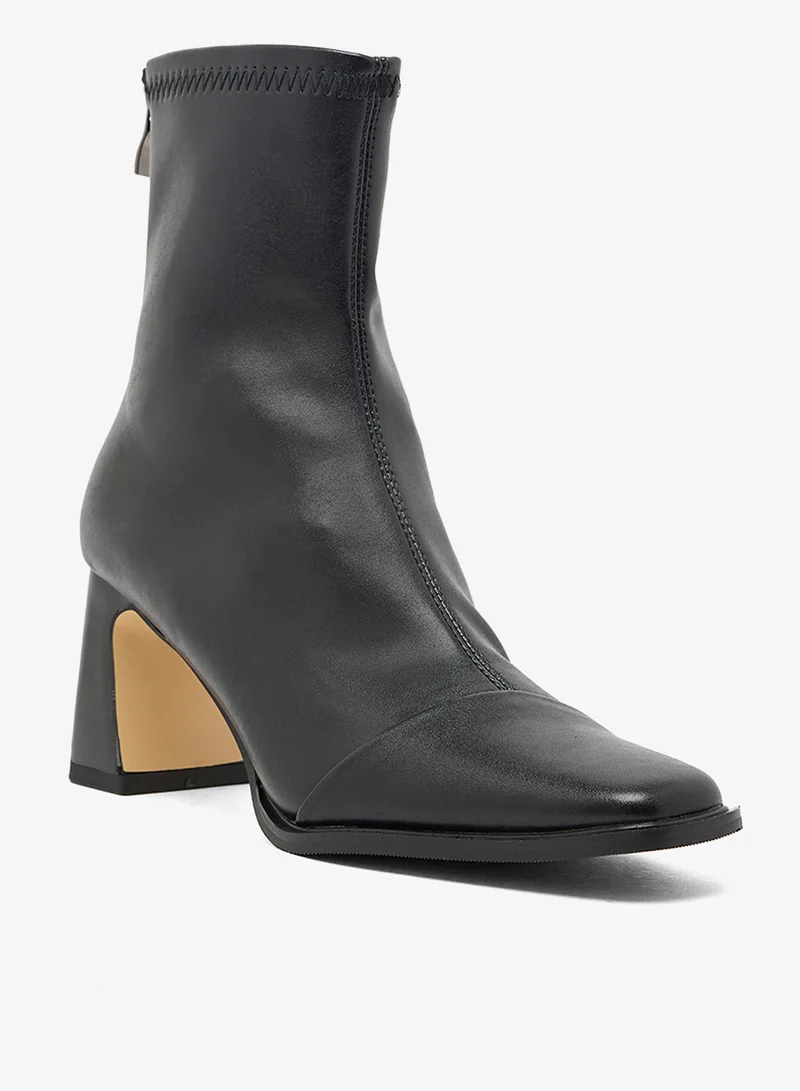 ايلا بوت للكاحل بكعب عريض مدبب