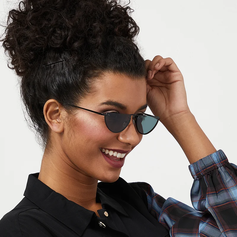 بلاك أوت Women's نظارة شمسية ديمي لون بيضاء من Eyewa للنساء - بيضاوية للنساء