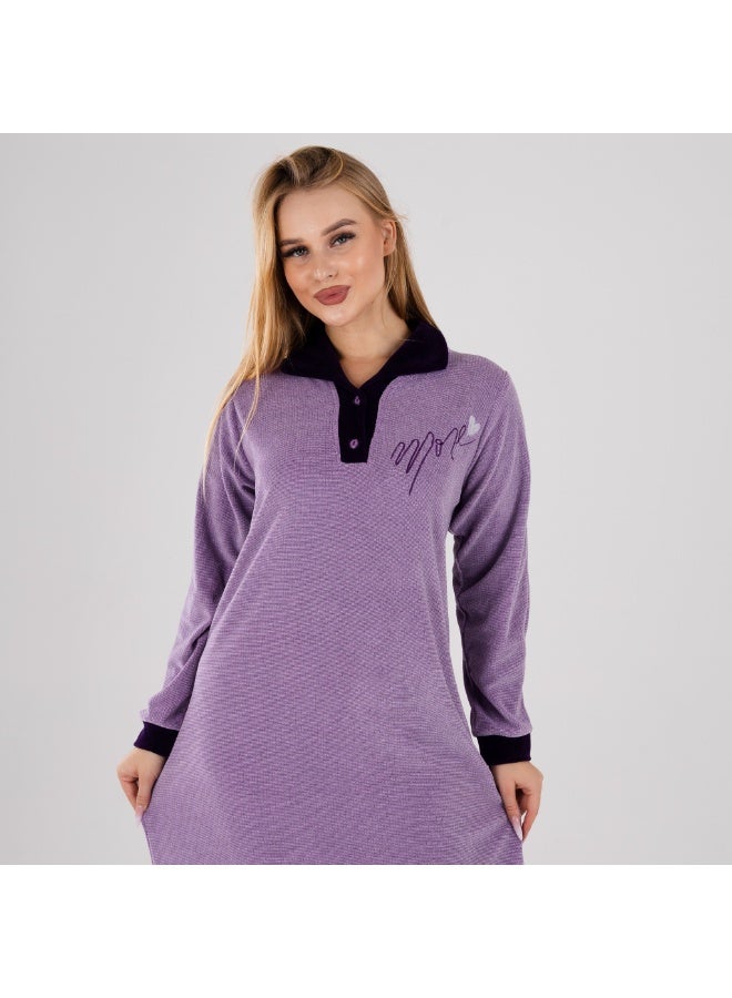 زيكوتكس  جلابية نسائية شتوية من خامة القطيفة الفاخرة - قفطان منزلي بياقة بولو وتطريز "More" - ألوان متعددة - Image 4