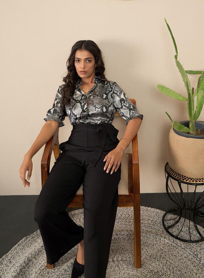 ستايل ستون جمبسوت ساتان بطبعة جلد الثعبان مع تفاصيل أزرار - Image 5