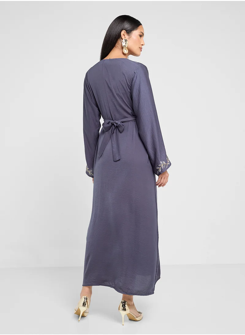 هيا كلوزيت Emroidered Belted Jalabiya