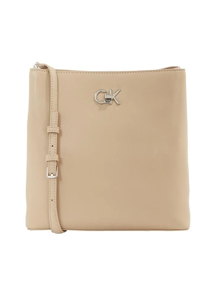 كالفن كلاين BLACK BUCKET BAG