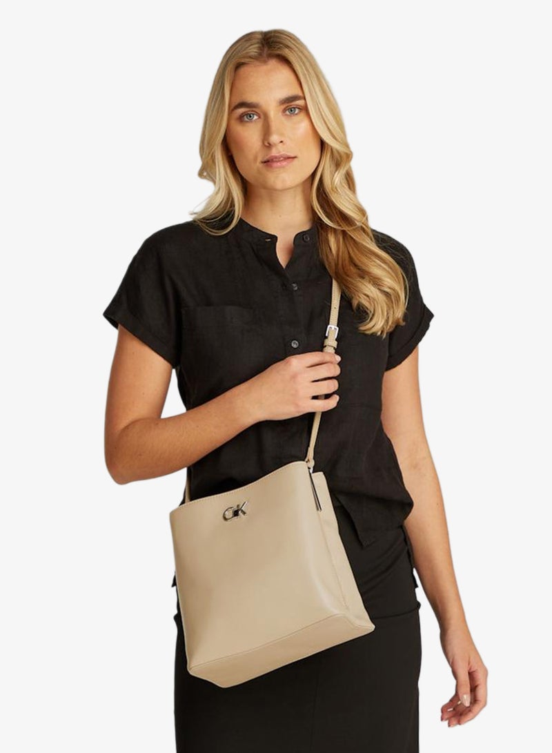 BLACK BUCKET BAG