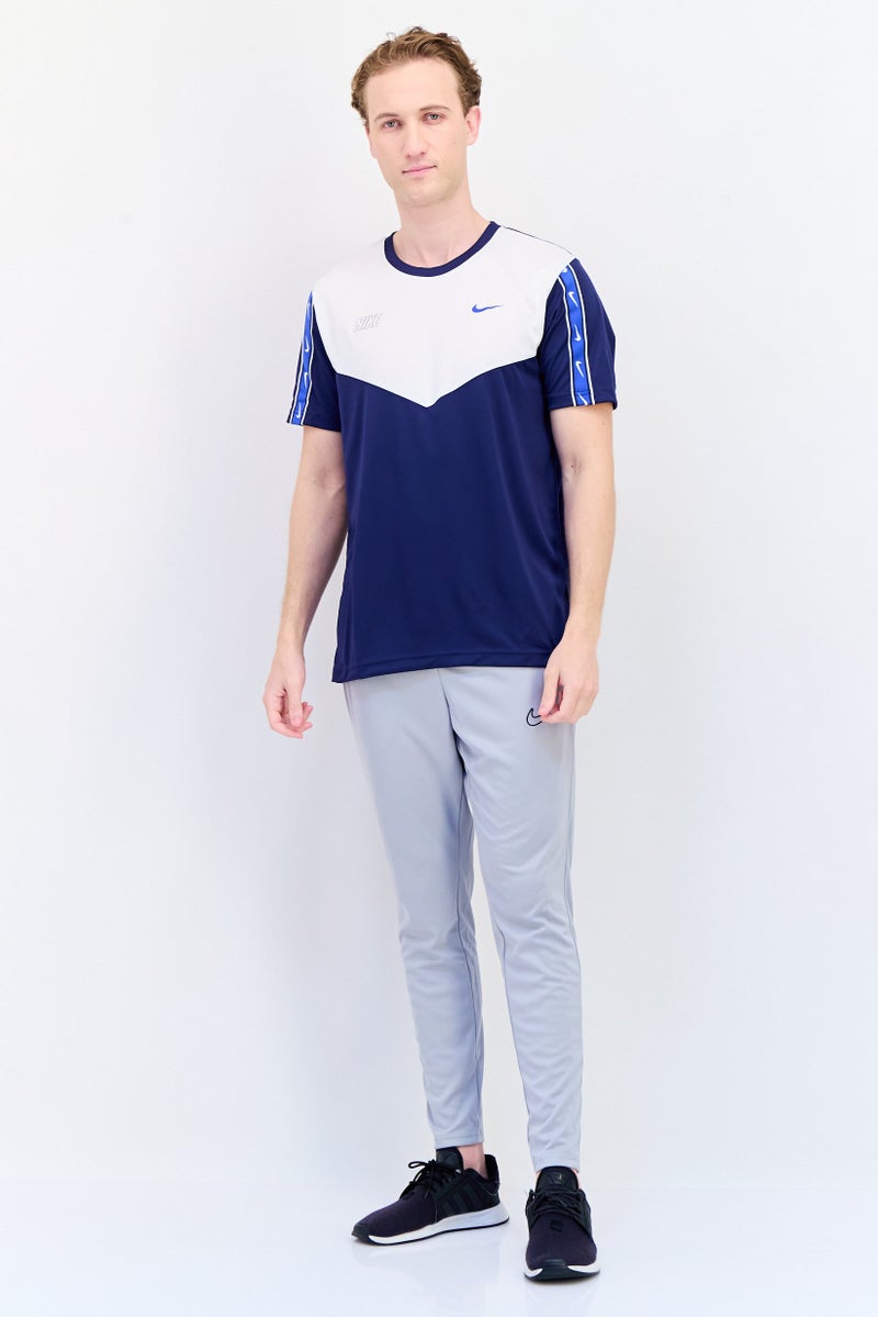 Nike تي شيرت رياضي للرجال بأكمام قصيرة مناسب للخارج، متعدد الألوان - Image 4