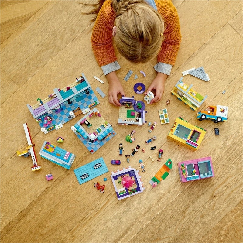 LEGO - Friends Main Street Building 1682 Pieces - 41704 - Image 4