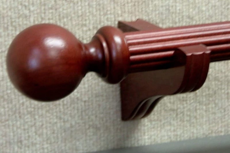Kirsch Wood Trends Classics 3 1/2" Return Center Bracket for 1 3/8" pole, Mahogany (MPN# 5611EG083) - Image 3