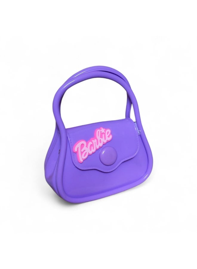 شنطة سيليكون ميني، خامة سيليكون ممتازة ومتينة ومرنة وسهلة التنظيف لتدوم معكِ طويلًا. ألوان متنوعة متوفرة بتشكيلة تخطف العين وتناسب كل الأذواق.