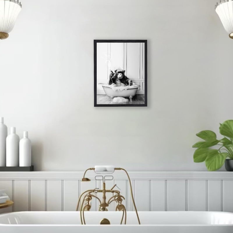 KBKBART مؤطرة الحمام ديكور الجدار الفن مضحك شمبانزي في حوض الاستحمام صورة الحمام أبيض وأسود الحمام جدار الفنون - Image 4