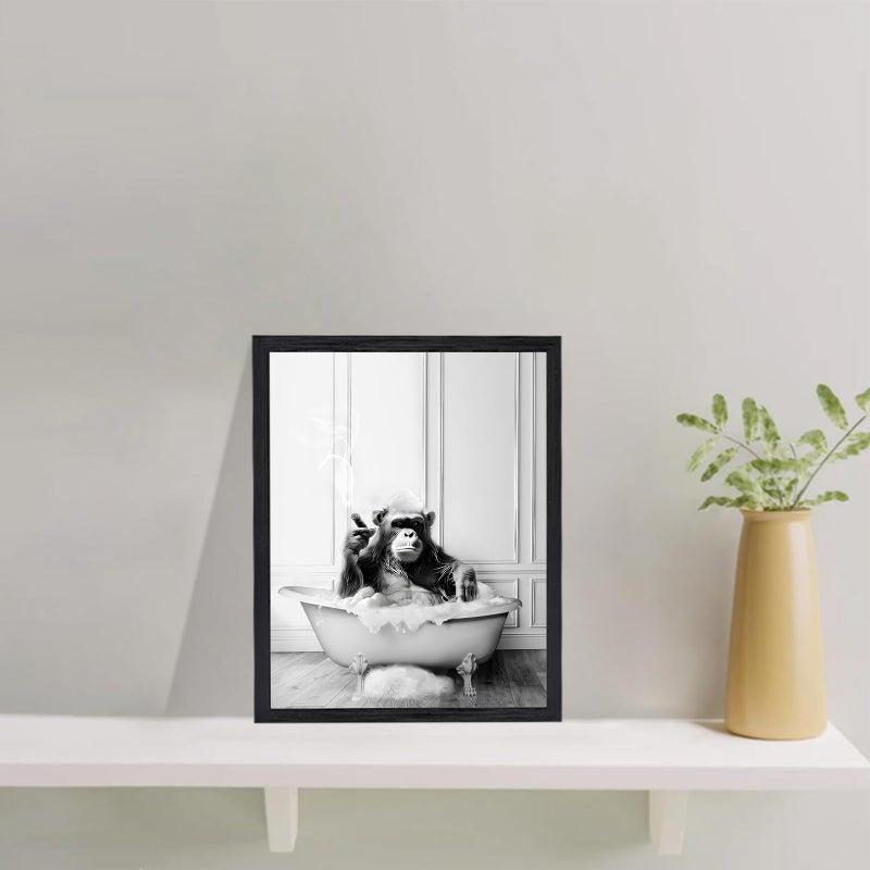 KBKBART مؤطرة الحمام ديكور الجدار الفن مضحك شمبانزي في حوض الاستحمام صورة الحمام أبيض وأسود الحمام جدار الفنون - Image 5