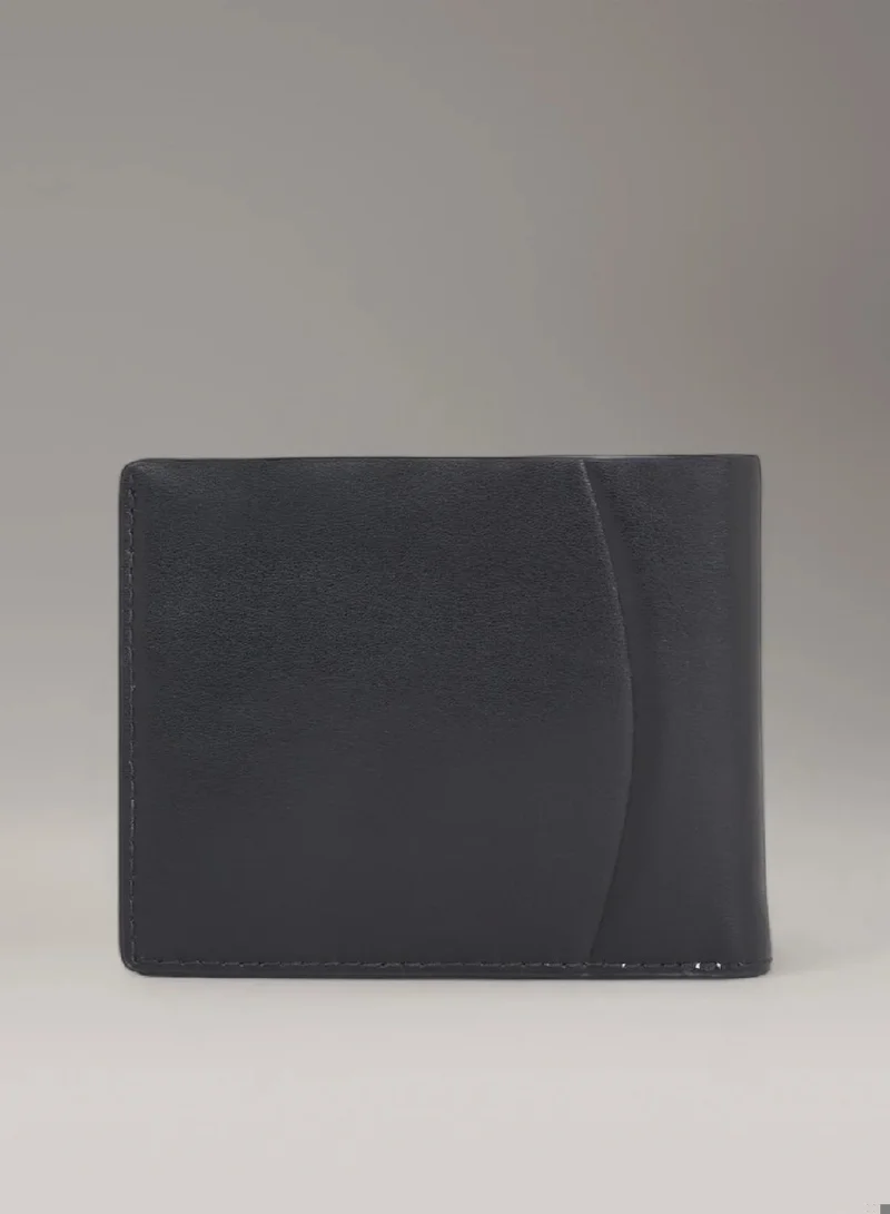 كالفن كلاين محفظة ثنائية الطي من مواد معاد تدويرها