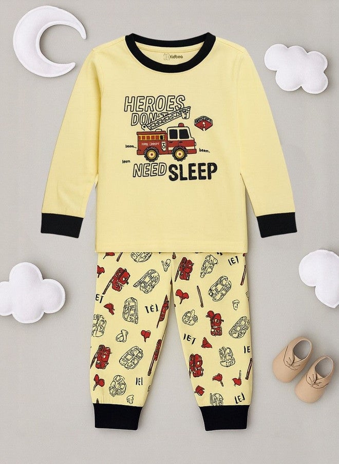 Kidbea طقم نوم كيدبيا للأطفال بطباعة جرافيك من القطن مع تي شيرت وسروال جوجر - Image 2