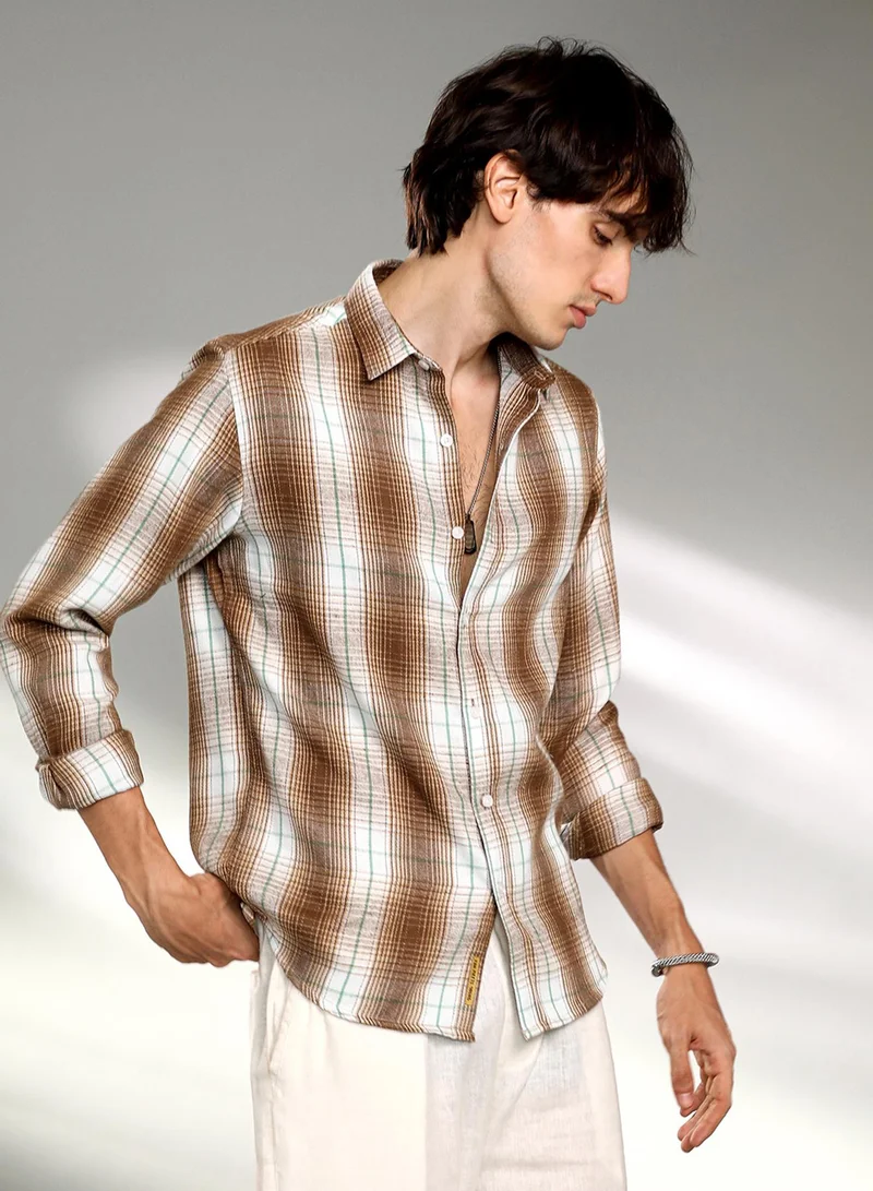 Campus Sutra Campus Sutra Men's Chocolate Brown & Cream White Ombre Buffalo Check Shirt For Casual Wear | Spread Collar | Long Sleeve | Button Closure | Shirt Crafted With Comfort Fit For Everyday Wear