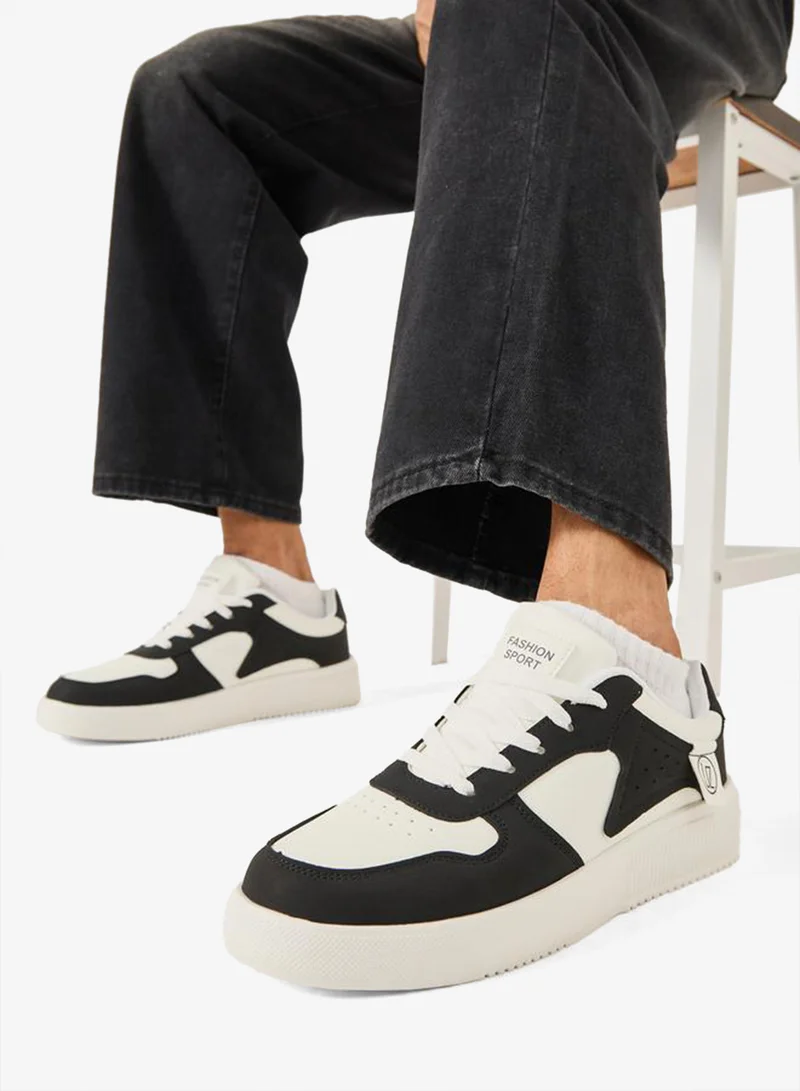 ستايلي اكتيف حذاء رياضي برباط بألوان تجريدية