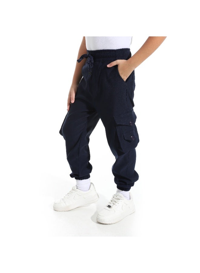 سيزار بنطلون اولادي جبردين مزود  بجيوب وزراير جانبية - Image 2