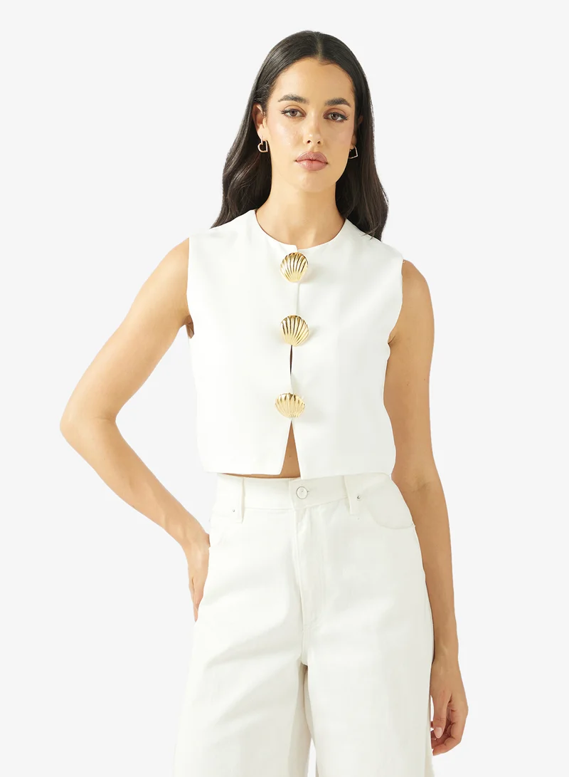 جينجر سترة بتفاصيل ذهبية