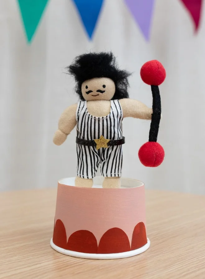 Olli Ella Holdie Samson the Strongman