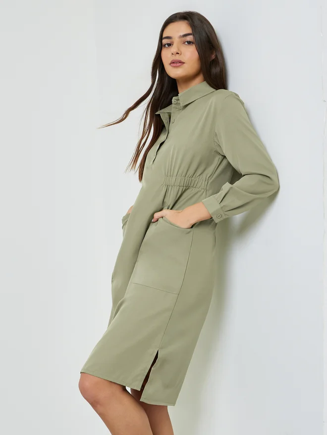 Styli Styli Plus Size Khaki Ruched Knee-Length Shirt Dress