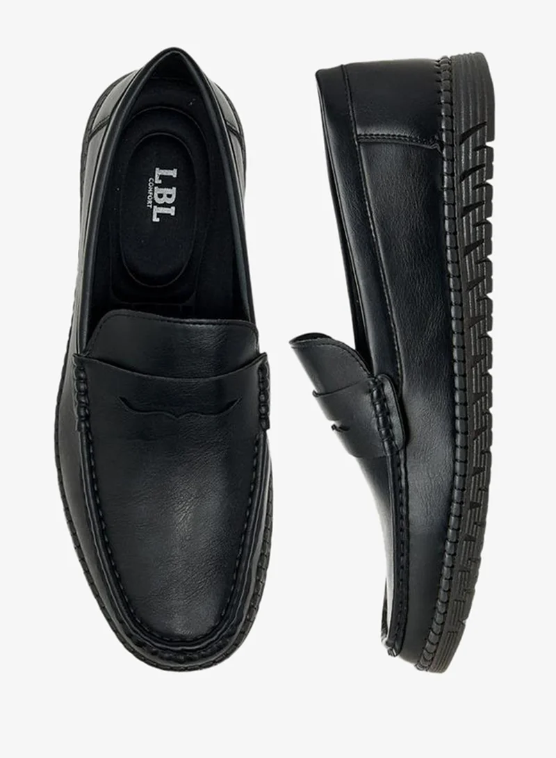 Textured Slip-On Moccasins With Cutout Detail