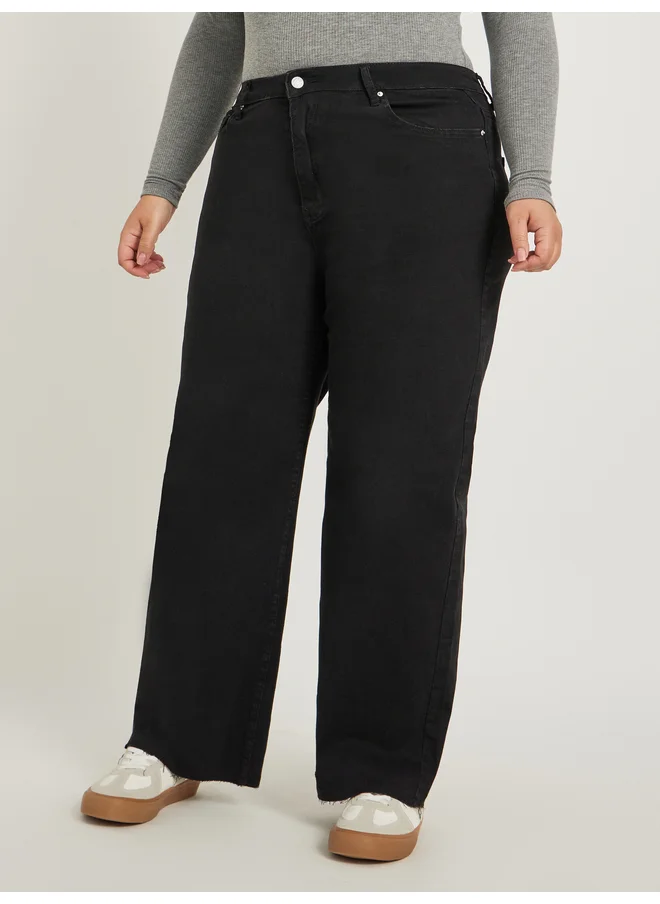 Styli Styli Plus Size High Rise Rivet Detail Straight Fit Jeans