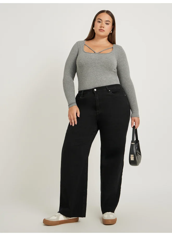 Styli Styli Plus Size High Rise Rivet Detail Straight Fit Jeans