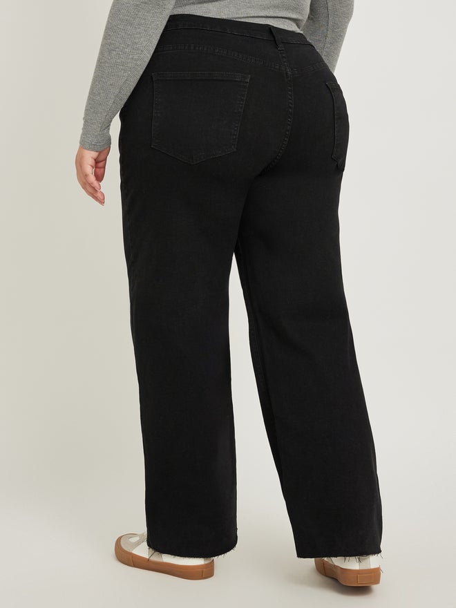 Styli Styli Plus Size High Rise Rivet Detail Straight Fit Jeans  - Image 4