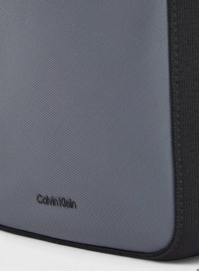 CALVIN KLEIN Reporter Bag - Image 4