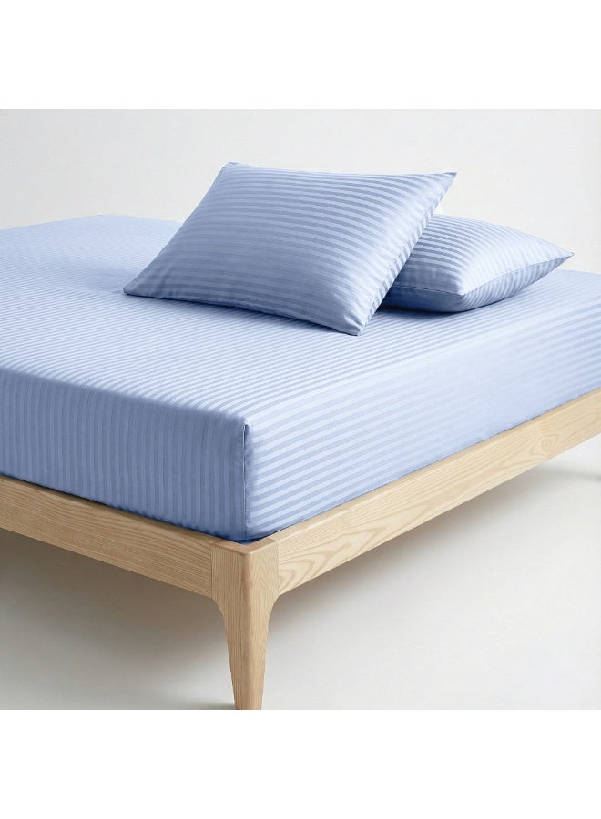 ريلاكس طقم ملاءات سرير فاخر ممتاز - ملاءة سرير فائقة النعومة، تسمح بمرور الهواء، ولطيفة على البشرة، مزودة بجيوب مطاطية عميقة، بالإضافة إلى غطاءي وسادة وملاءة سرير واحدة، لون أزرق فاتح، 200 × 200 سم - Image 2